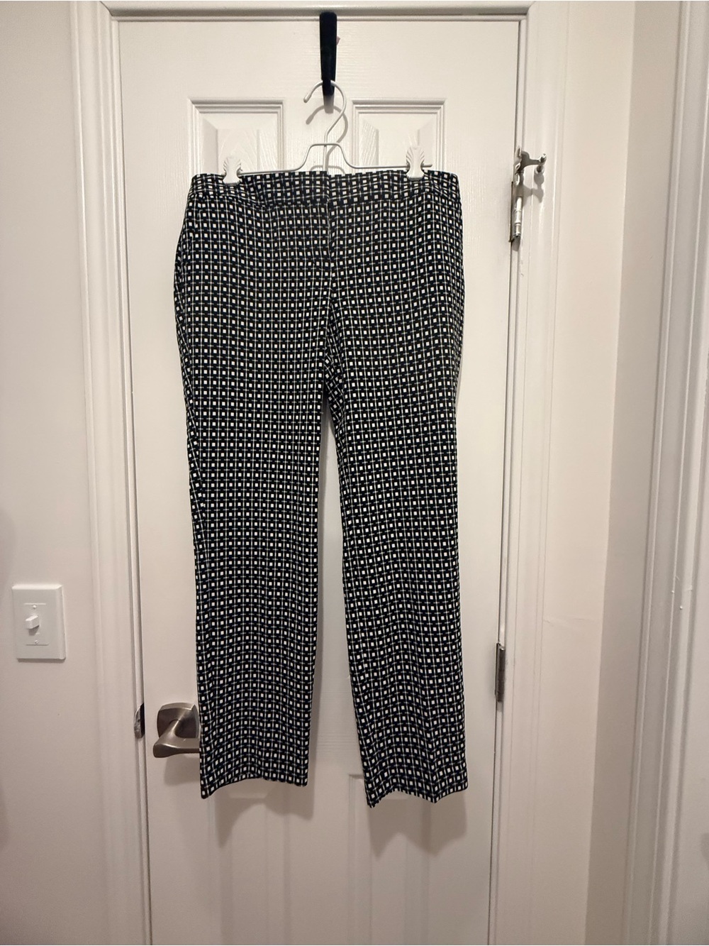 EXPRESS columnist ankle pants in black and white print size 8